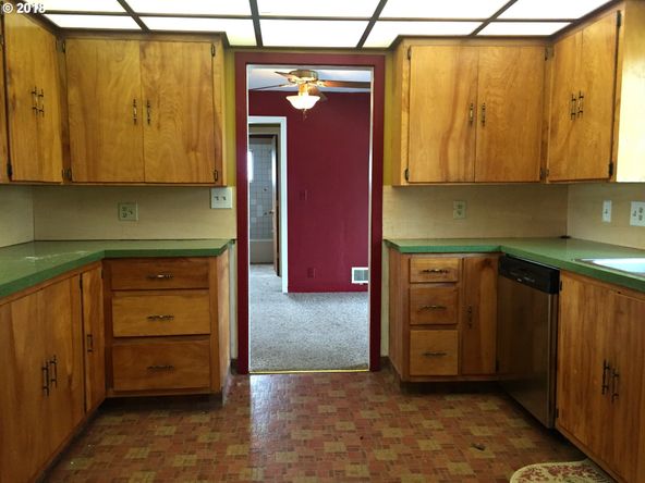 310 SE Pine St, Roseburg, OR 97470